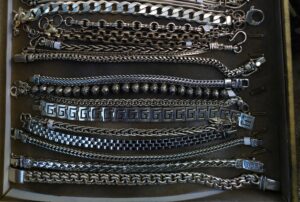 Bracciali a catena piatti e tondi