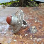 anello tuareg tondo di grandi dimensioni con corniola e simboli magici