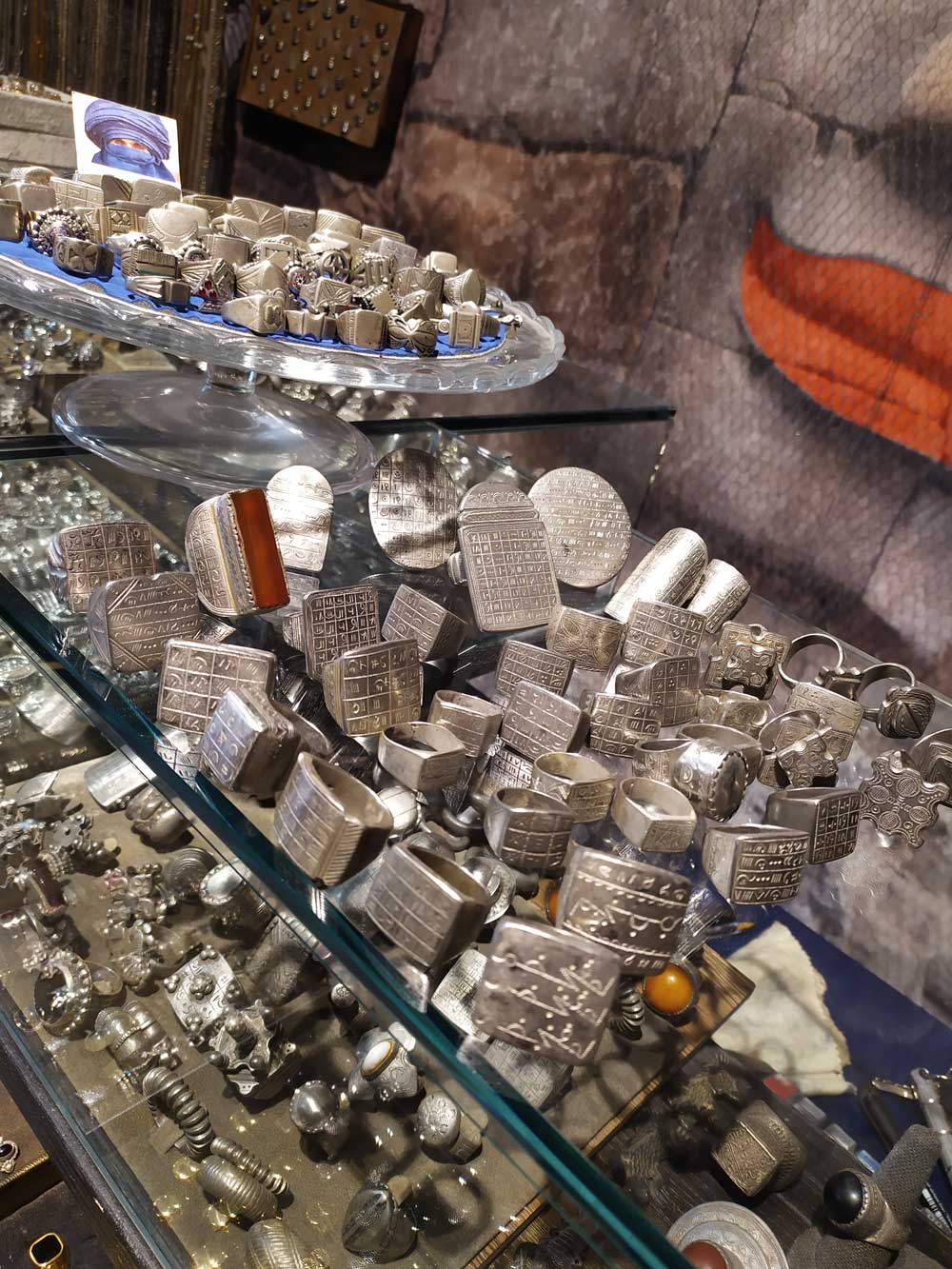 collezione-anelli-tuareg-ideadada collezione di anelli tuareg presenti nel negozio di gioielli etnici Ideadada a Milanoa