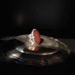 anello afgano in argento antico con corniola incisa e lavorata