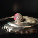 anello afgano in argento con corniola incisa